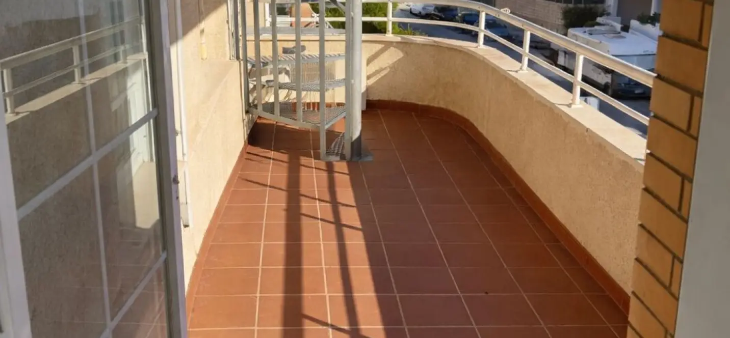 Sale of penthouse in El Pinillo 2