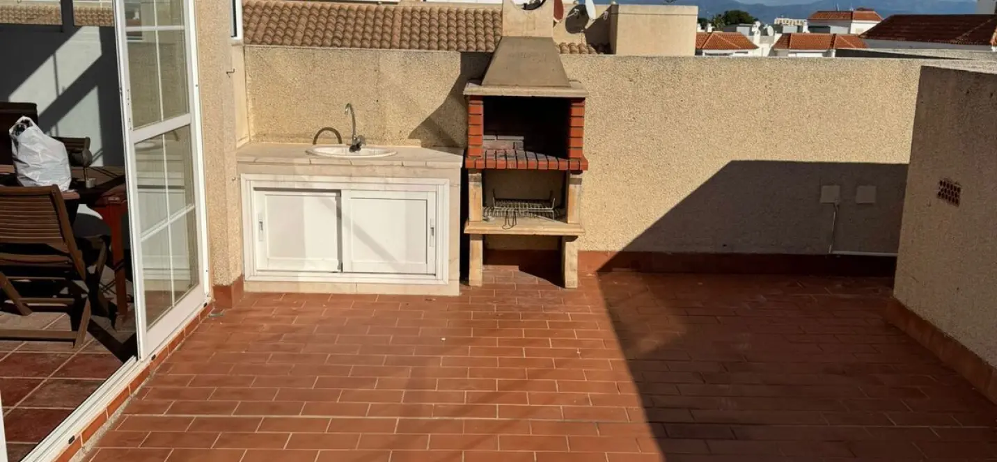 Sale of penthouse in El Pinillo 3