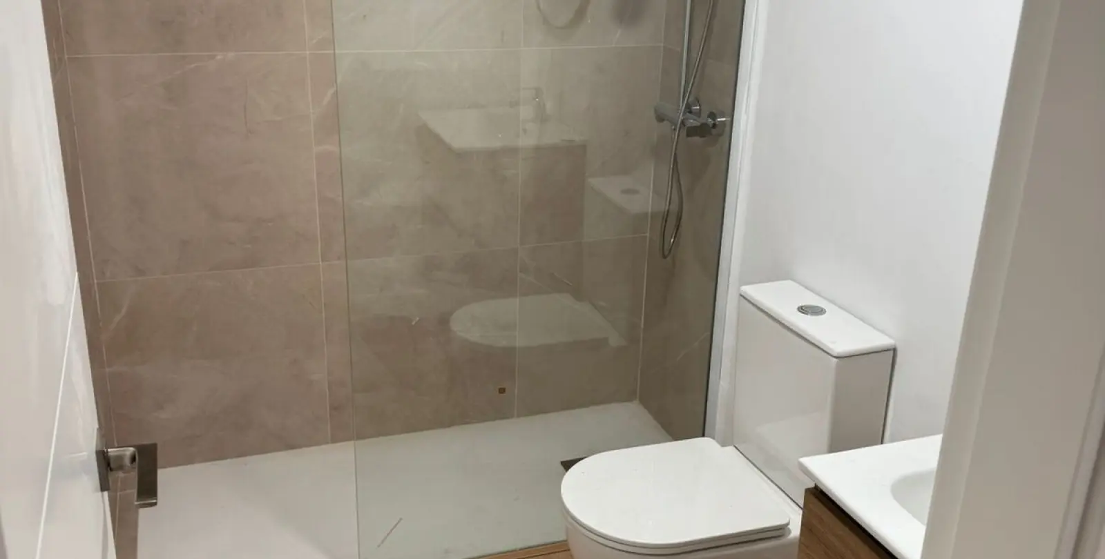 Sale of penthouse in El Pinillo 15