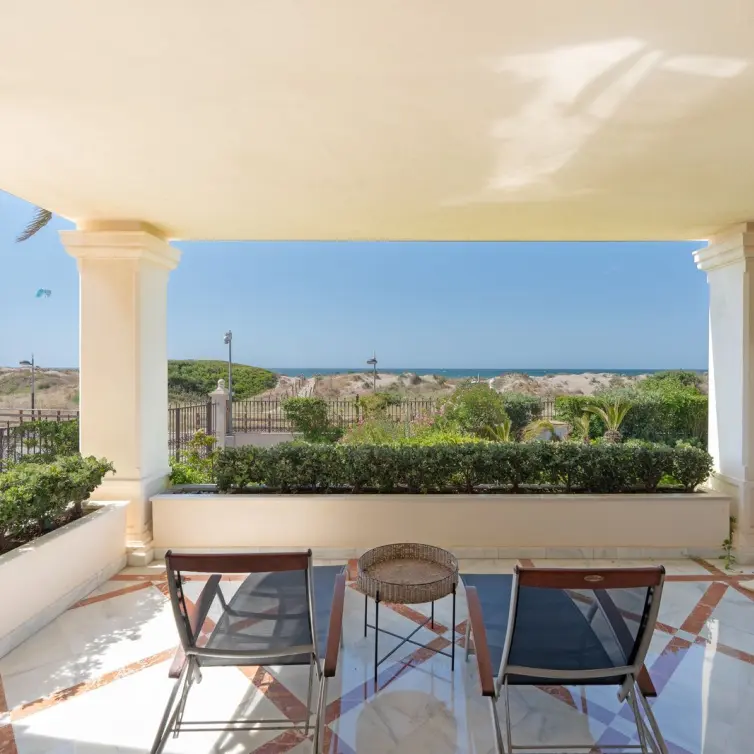 Alquiler a largo plazo de apartamento en planta baja en Los Monteros