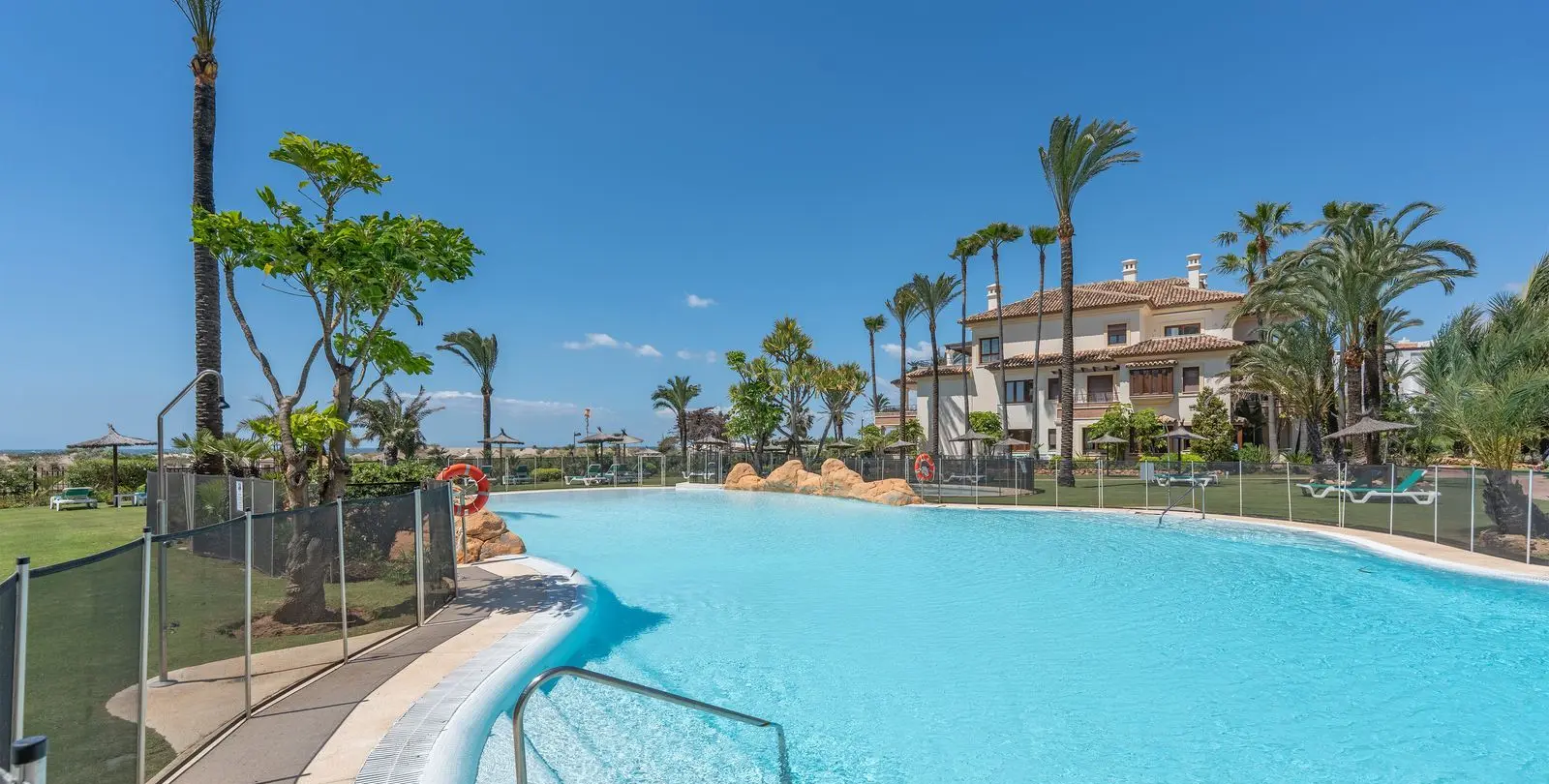 Alquiler a largo plazo de apartamento en planta baja en Los Monteros 2