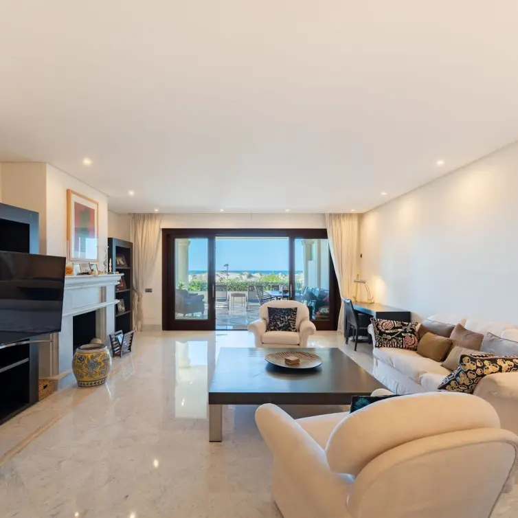 Alquiler a largo plazo de apartamento en planta baja en Los Monteros
