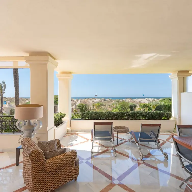Alquiler a largo plazo de apartamento en planta baja en Los Monteros