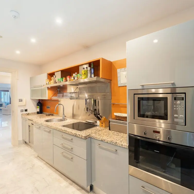 Alquiler a largo plazo de apartamento en planta baja en Los Monteros
