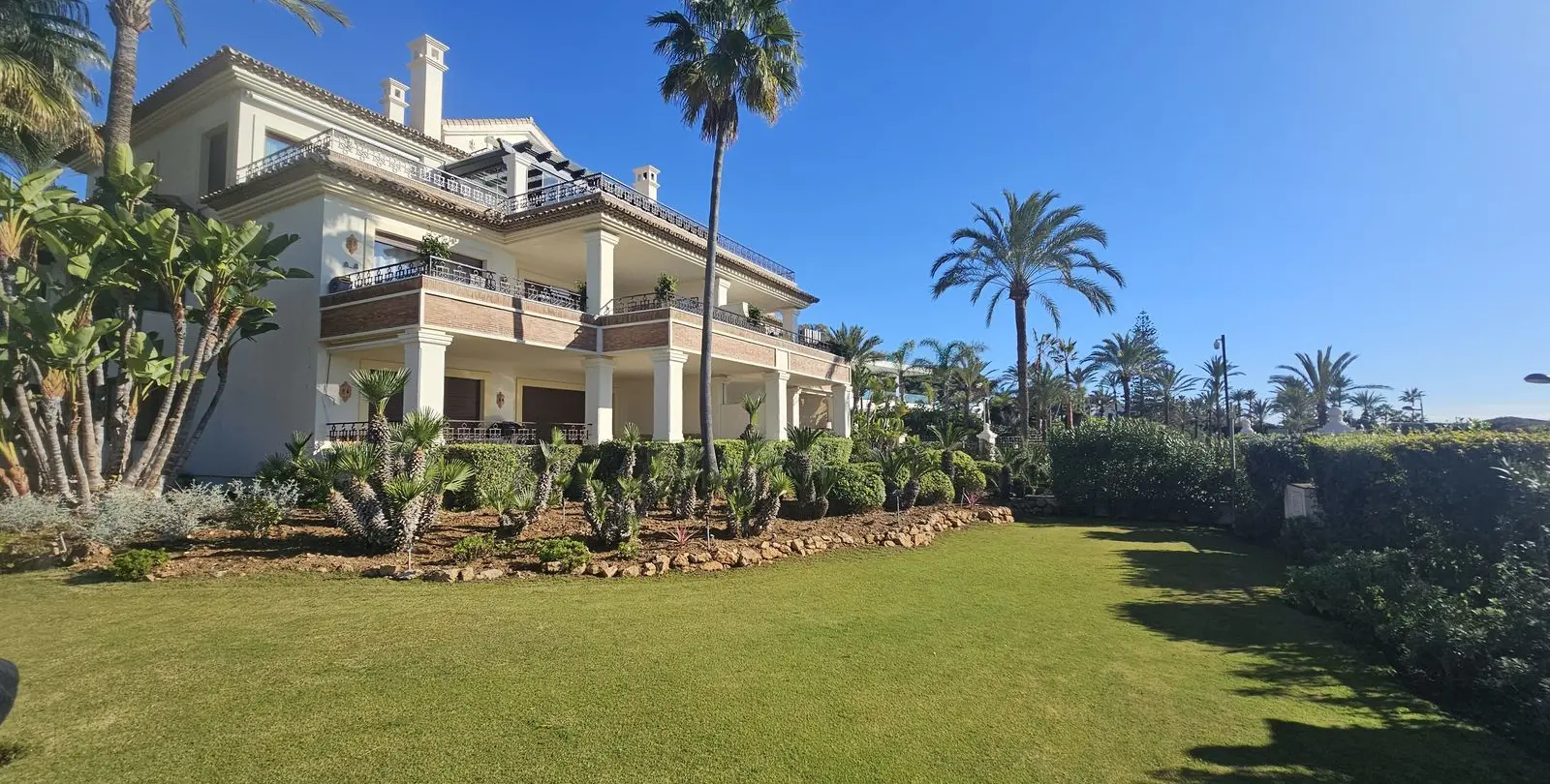 Alquiler a largo plazo de apartamento en planta baja en Los Monteros 16