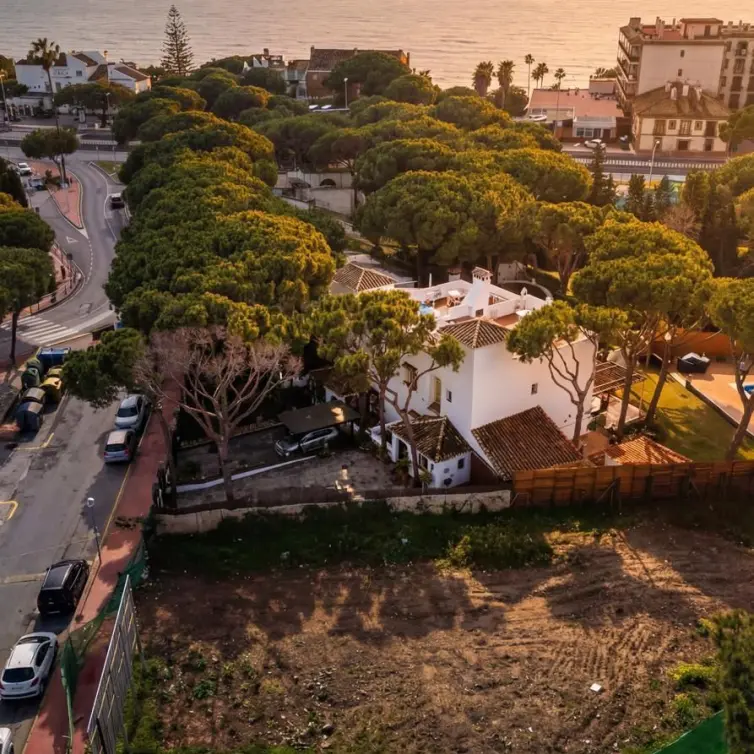 Sale of commercial plot in Calahonda