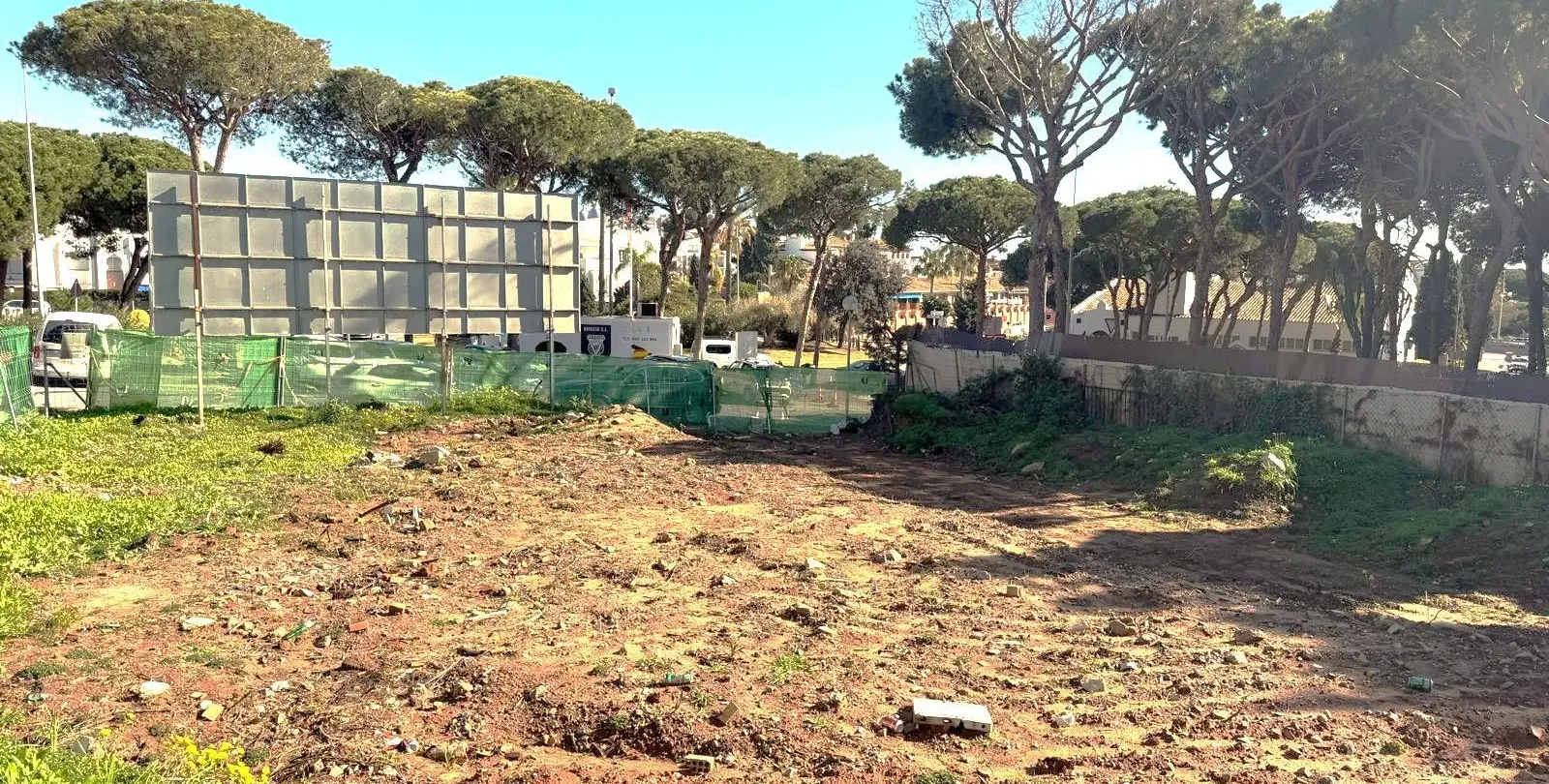 Sale of commercial plot in Calahonda 9