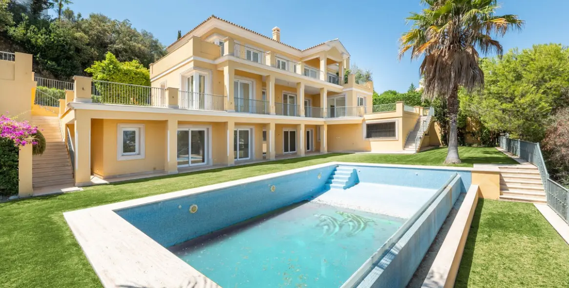 Продажа  отдельно стоящей виллы в Los Arqueros 1