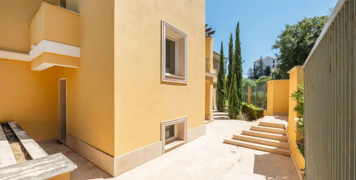 Продажа  отдельно стоящей виллы в Los Arqueros 4