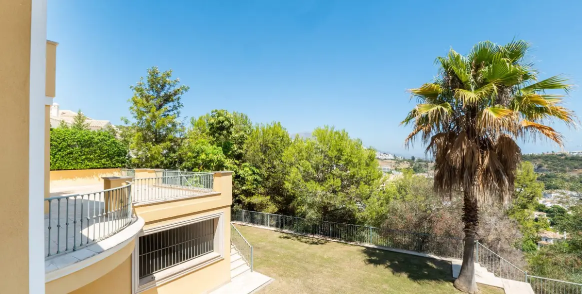 Продажа  отдельно стоящей виллы в Los Arqueros 6