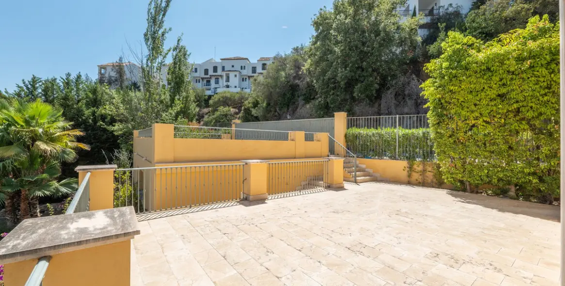 Продажа  отдельно стоящей виллы в Los Arqueros 7