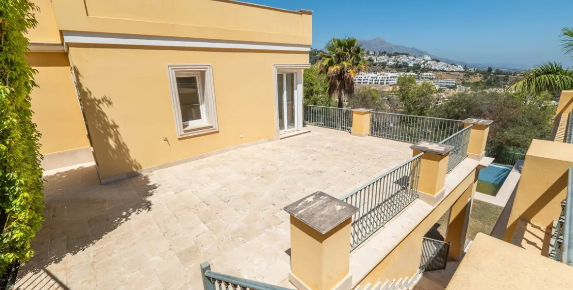 Продажа  отдельно стоящей виллы в Los Arqueros 8