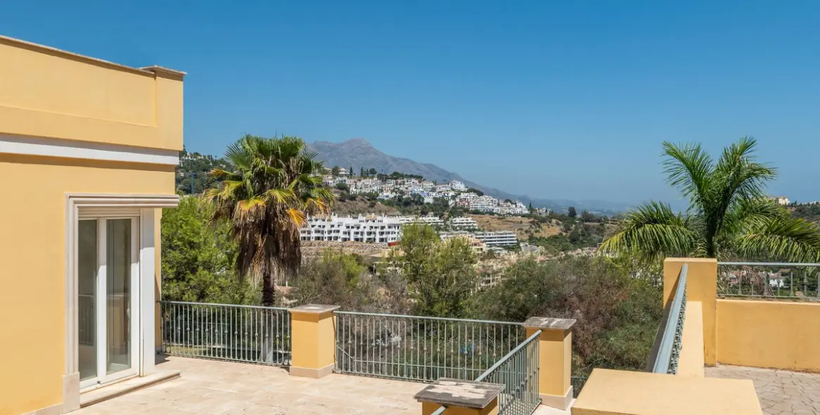 Продажа  отдельно стоящей виллы в Los Arqueros 9