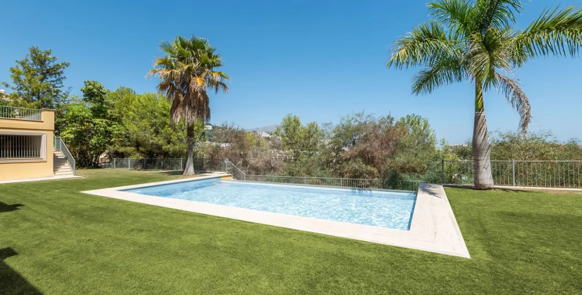 Продажа  отдельно стоящей виллы в Los Arqueros 10