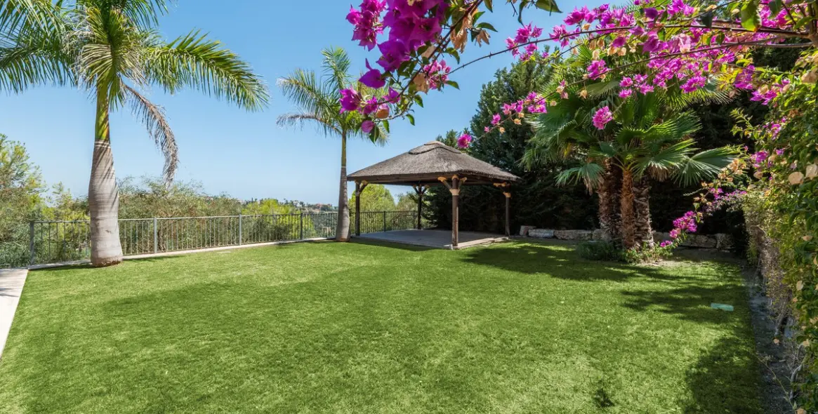 Продажа  отдельно стоящей виллы в Los Arqueros 11