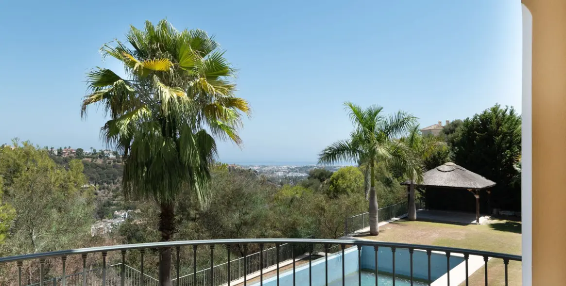 Продажа  отдельно стоящей виллы в Los Arqueros 13