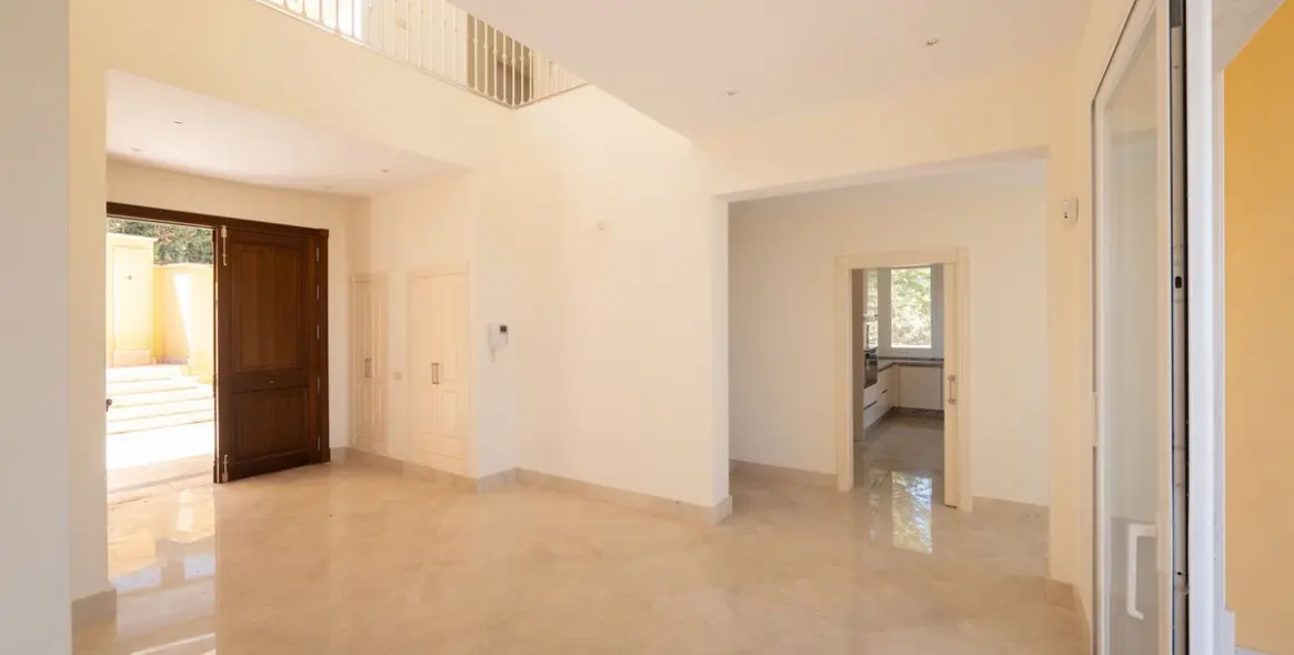 Продажа  отдельно стоящей виллы в Los Arqueros 16