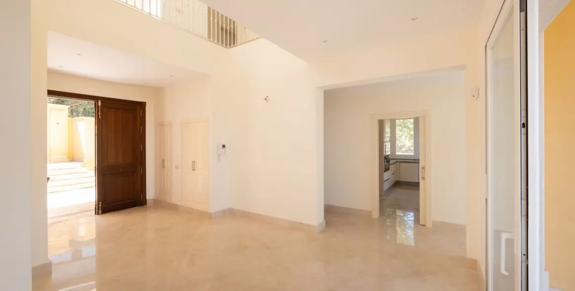 Продажа  отдельно стоящей виллы в Los Arqueros 17