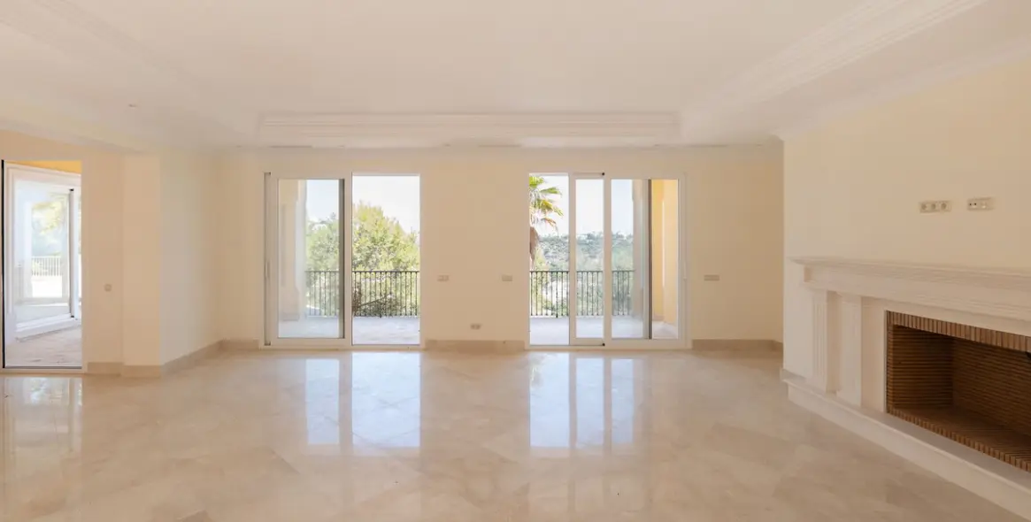 Продажа  отдельно стоящей виллы в Los Arqueros 18