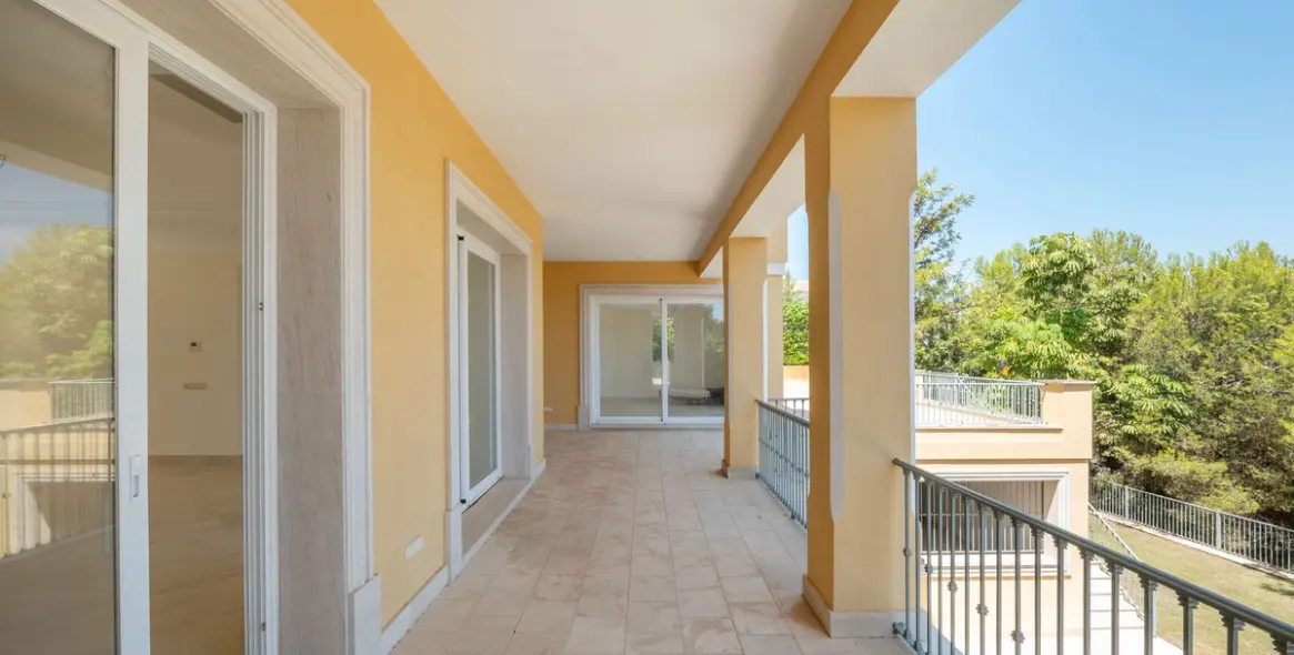 Продажа  отдельно стоящей виллы в Los Arqueros 20