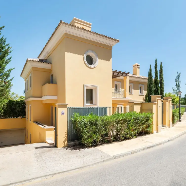 Sale of detached villa in Los Arqueros