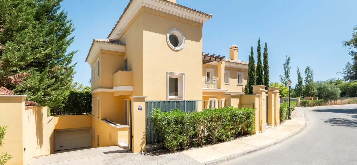 Sale of detached villa in Los Arqueros 1