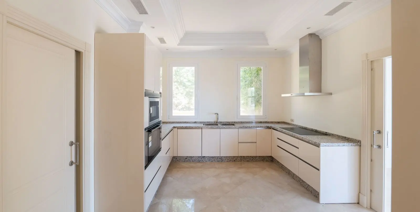Venta de villa independiente en Los Arqueros 21