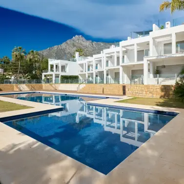 Long-term rent of townhouse in Sierra Blanca