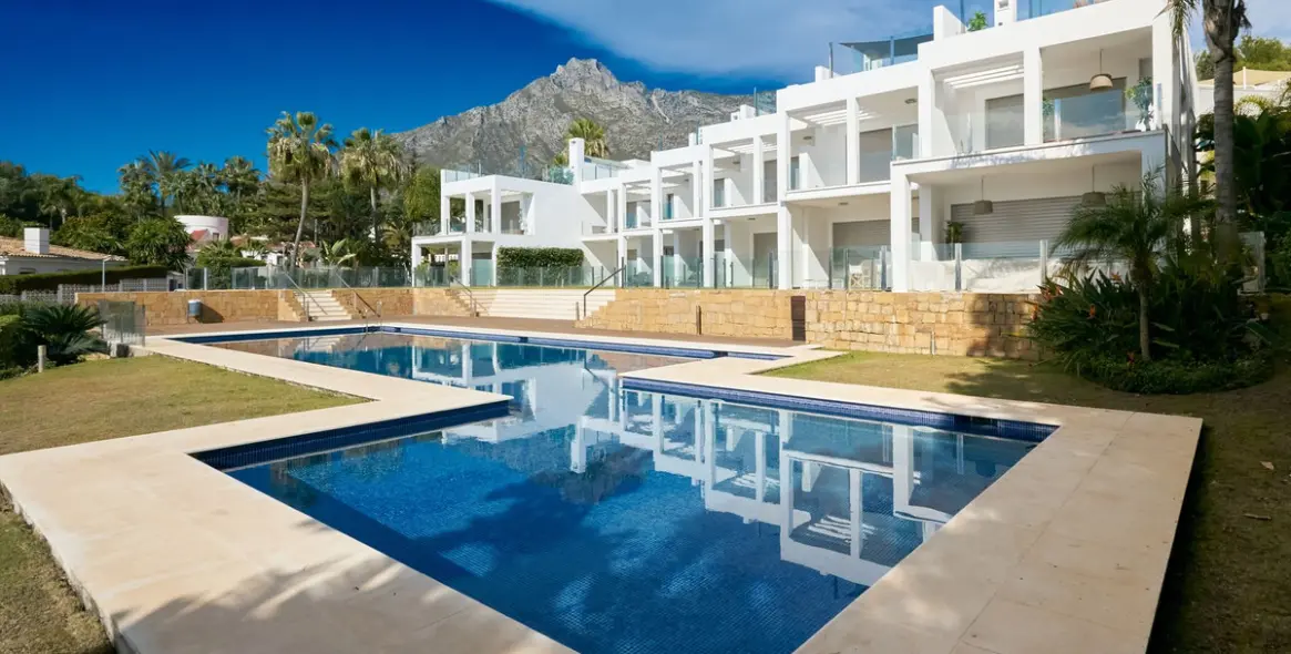 Long-term rent of townhouse in Sierra Blanca 1