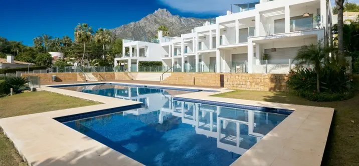 Long-term rent of townhouse in Sierra Blanca 0