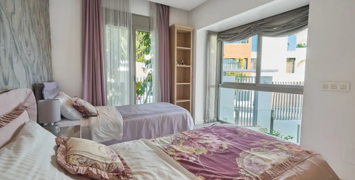 Long-term rent of townhouse in Sierra Blanca 25