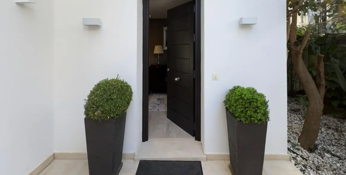 Long-term rent of townhouse in Sierra Blanca 60