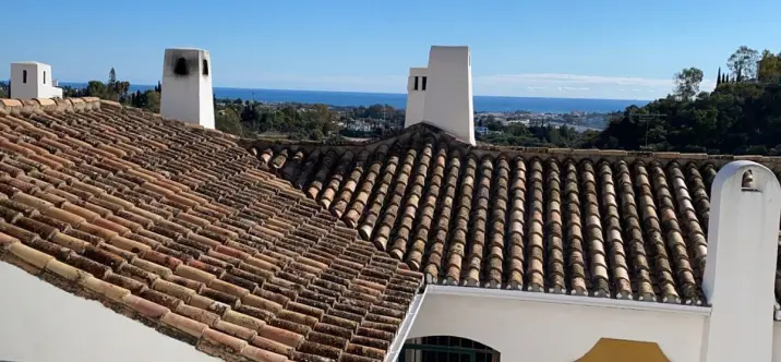 Sale of middle floor apartment in Los Almendros 0