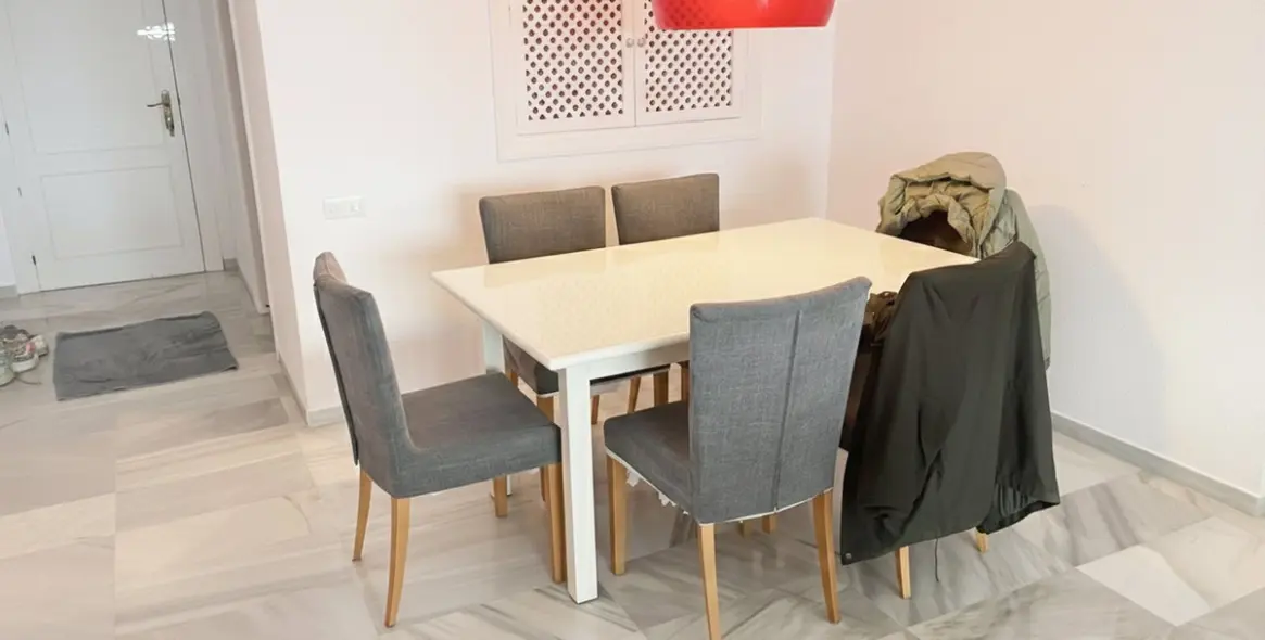 Sale of middle floor apartment in Los Almendros 3