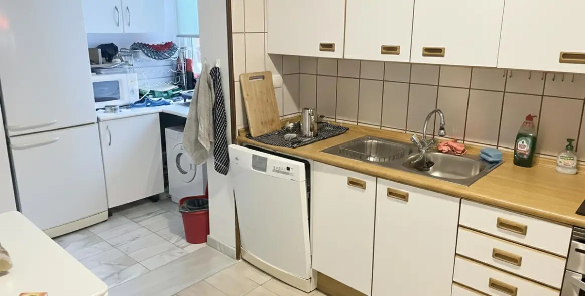 Sale of middle floor apartment in Los Almendros 4