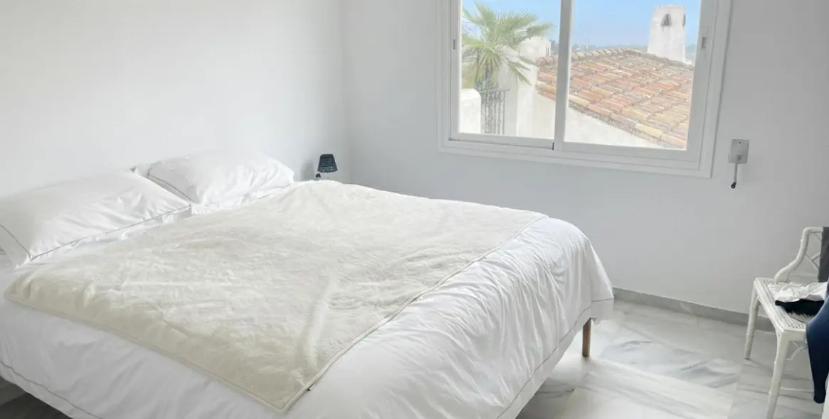 Sale of middle floor apartment in Los Almendros 5