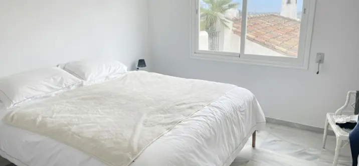 Sale of middle floor apartment in Los Almendros 4