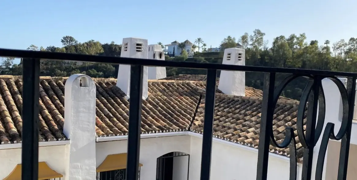 Sale of middle floor apartment in Los Almendros 14
