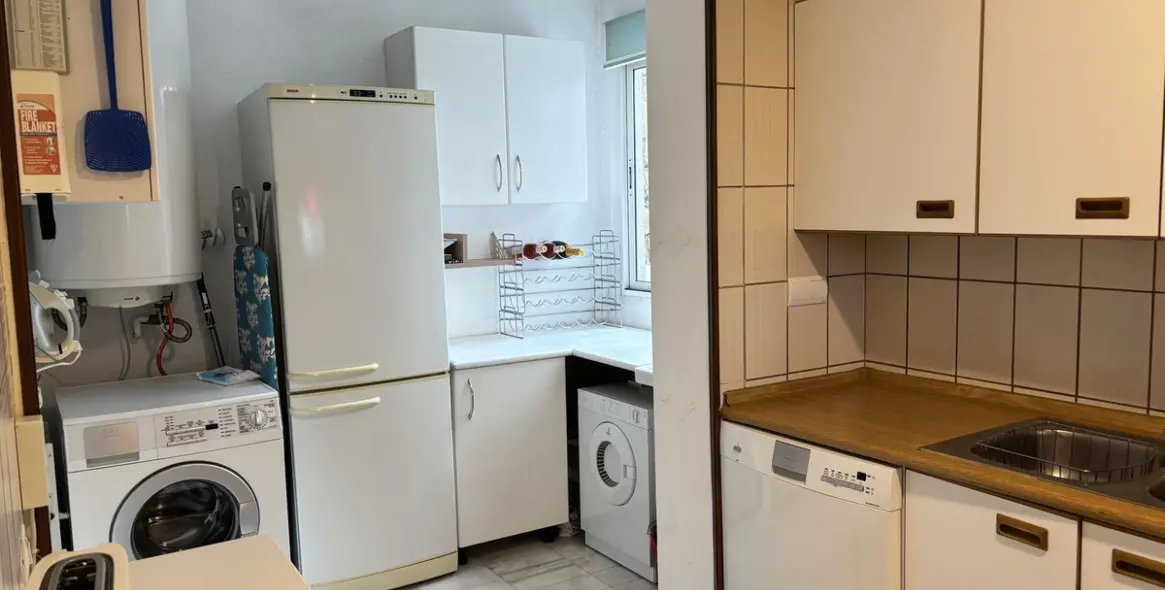 Sale of middle floor apartment in Los Almendros 16