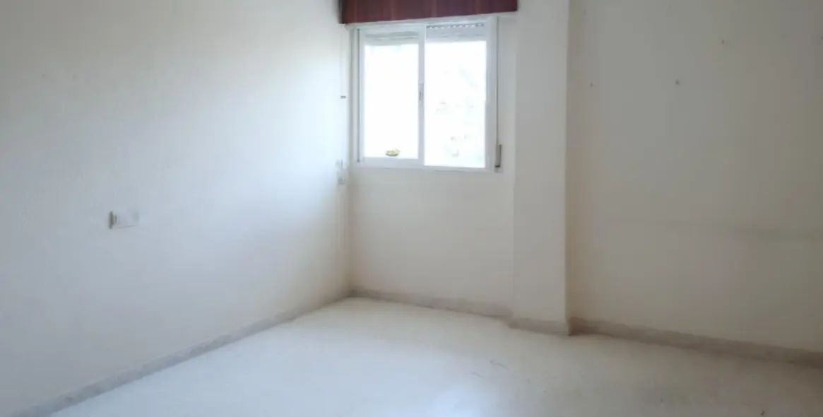 Sale of middle floor apartment in Los Boliches 16