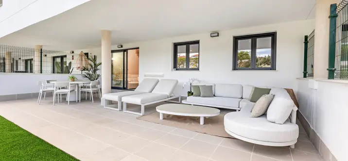 Venta de apartamento en planta baja en Estepona 2