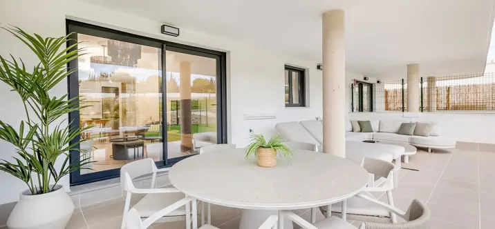 Venta de apartamento en planta baja en Estepona 4