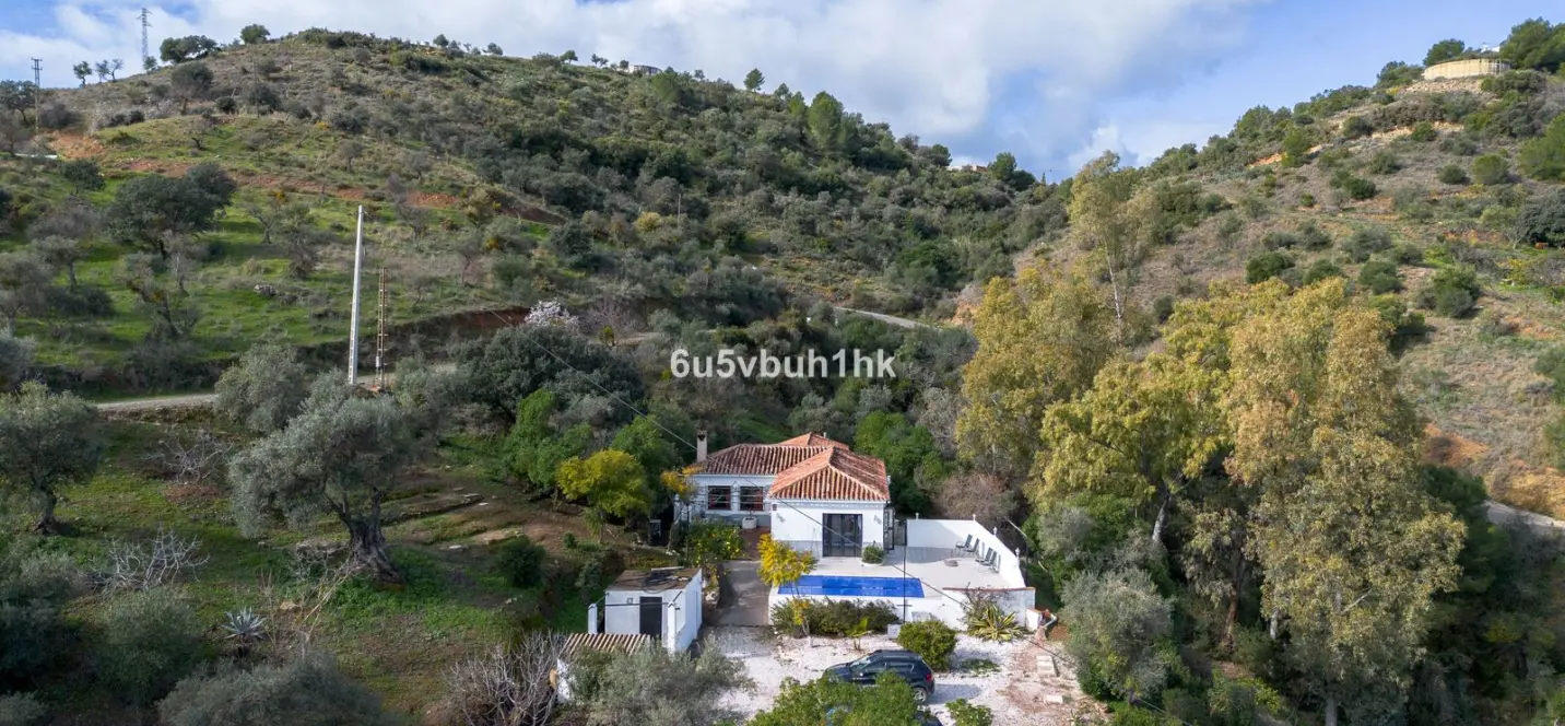 Sale of finca - cortijo in Alhaurín el Grande 0