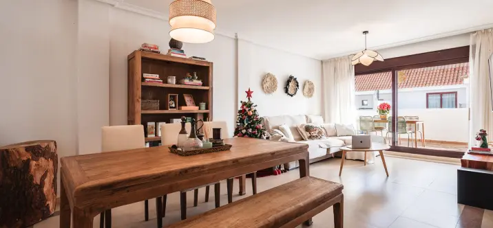 Sale of middle floor apartment in Nueva Andalucía 3