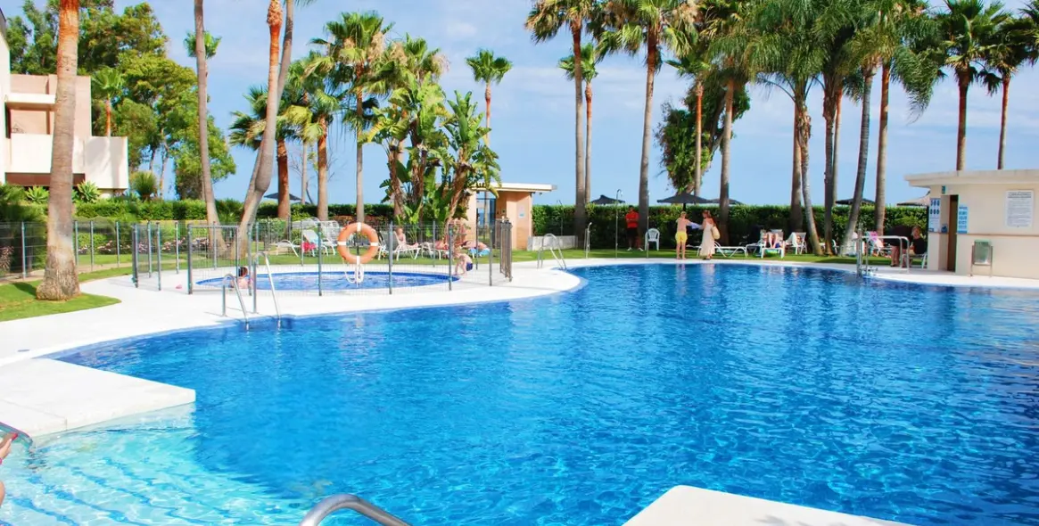 Sale of ground floor apartment in Estepona 1