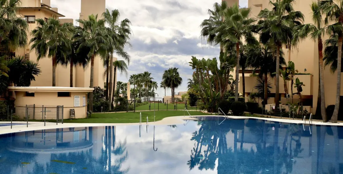 Sale of ground floor apartment in Estepona 14