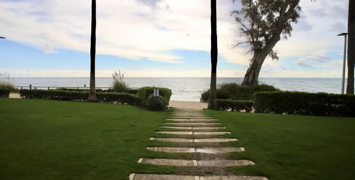 Sale of ground floor apartment in Estepona 17