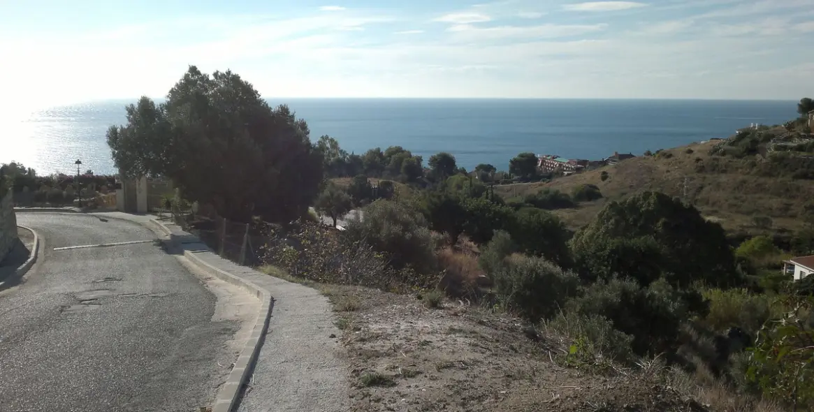 Продажа  жилого участка в Benalmadena 6