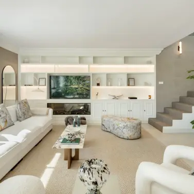 Sale of middle floor apartment in The Golden Mile