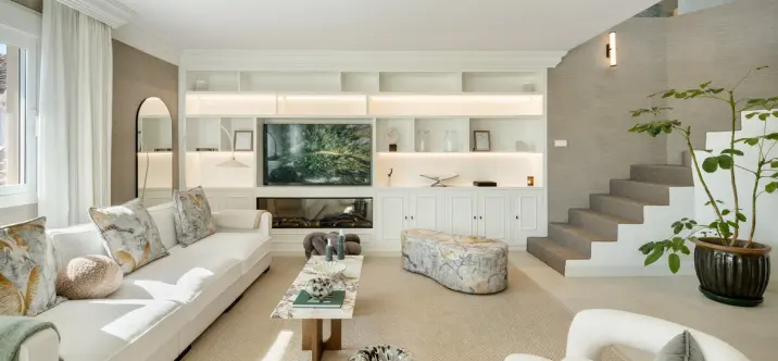 Sale of middle floor apartment in The Golden Mile 0